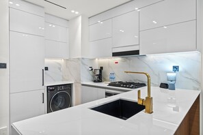 Appartamento Comfort, cucina, vista città | Cucina privata
