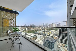 Appartement Confort, cuisine, vue sur la ville | Balcon