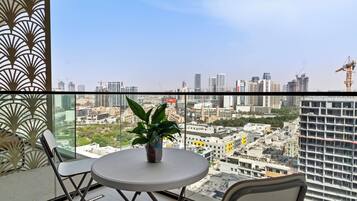 Apartamento conforto, cozinha, vista para a cidade | Sacada