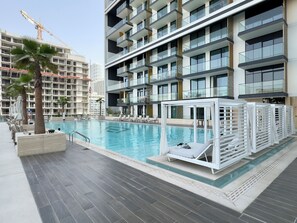 Outdoor pool - Binghatti Orchid (Dubai)