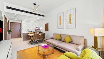 Apartamento conforto, cozinha, vista para a cidade | Área de estar