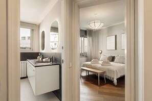 Bügeleisen/Bügelbrett, kostenloses WLAN, Bettwäsche