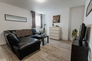 TV - Withernsea 249 Stylish 2 Bed Apartment (Withernsea)