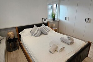 2 sovrum, skrivbord, strykjärn/strykbräda och wi-fi