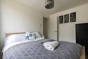 3 bedrooms, desk, iron/ironing board, WiFi