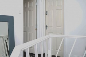 Interior - Hullidays》University Quarter 4 Bed House (Kingston upon Hull)