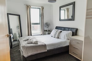 2 bedrooms, iron/ironing board, WiFi, bed sheets
