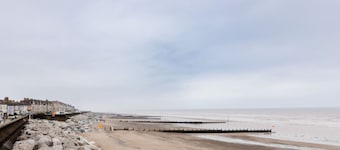 Withernsea Studio Apt + Sofa bed