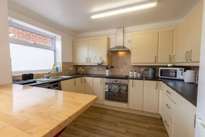 Fridge, microwave, oven, coffee/tea maker