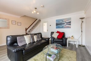 TV - Hullidays East》 Modern Detached 3 Bed House (Kingston upon Hull)