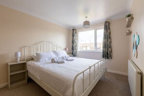 3 bedrooms, desk, iron/ironing board, WiFi - Hullidays East》 Modern Detached 3 Bed House (Kingston upon Hull)