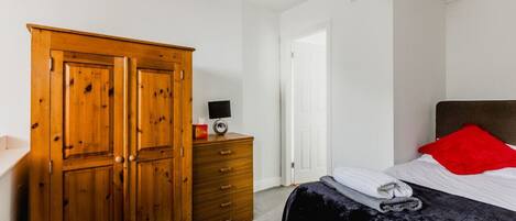 1 chambre, fer et planche à repasser, Wi-Fi, draps fournis