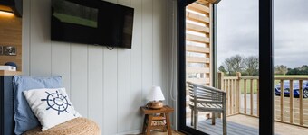 Lowfield Lodge & Hot Tub