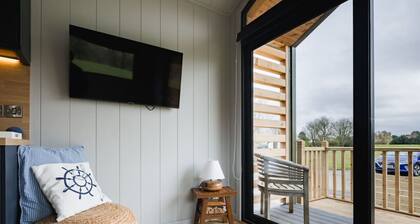 Lowfield Lodge & Hot Tub