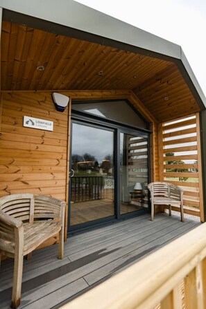 Exterior detail - Lowfield Lodge & Hot Tub (Humberston Fitties Cleethorpes)