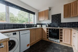 Fridge, microwave, oven, stovetop - Hullidays》Willerby  East Riding (Willerby)