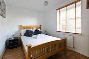2 bedrooms, iron/ironing board, WiFi