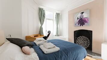 Iron/ironing board, WiFi, bed sheets