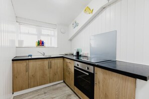 Private kitchen - Withernsea Coastal Getaway Apt (Withernsea)