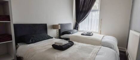 Desk, iron/ironing board, WiFi, bed sheets