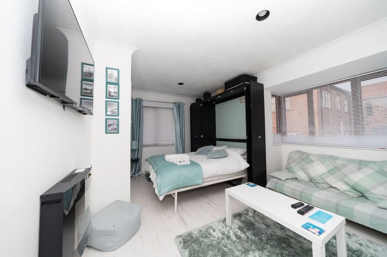 1 makuuhuone, työpöytä, silitysrauta/-lauta, Wi-Fi