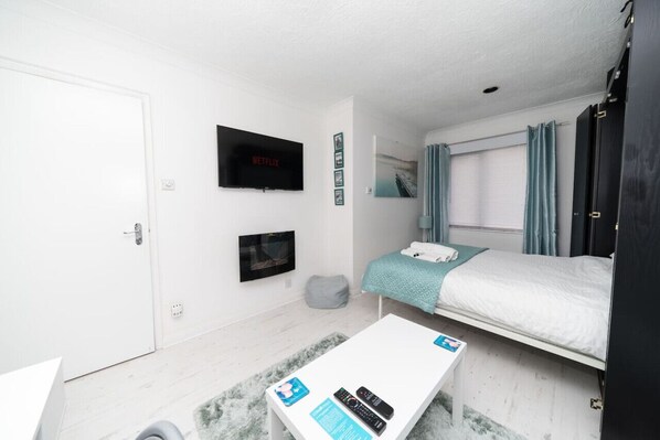 1 bedroom, desk, iron/ironing board, WiFi