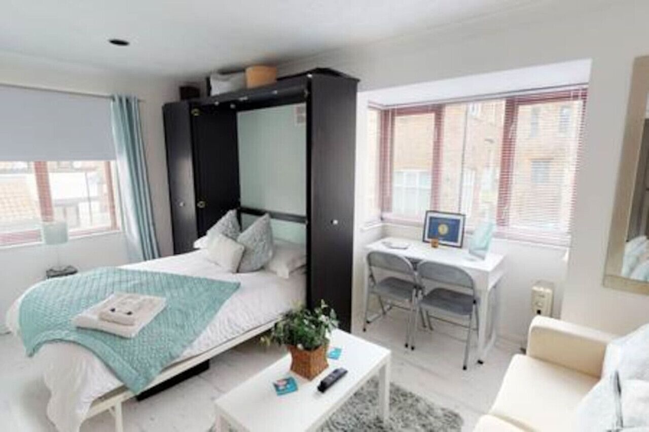 1 bedroom, desk, iron/ironing board, WiFi