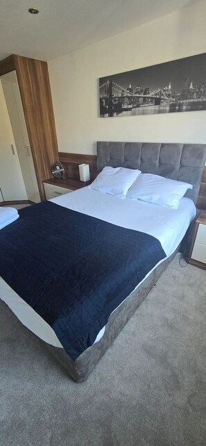 1 bedroom, desk, iron/ironing board, WiFi