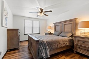 3 bedrooms, desk, iron/ironing board, free WiFi