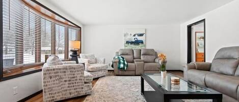 TĂ©lĂ©viseur connectĂ©, foyer, Ă©cran dâordinateur, imprimante