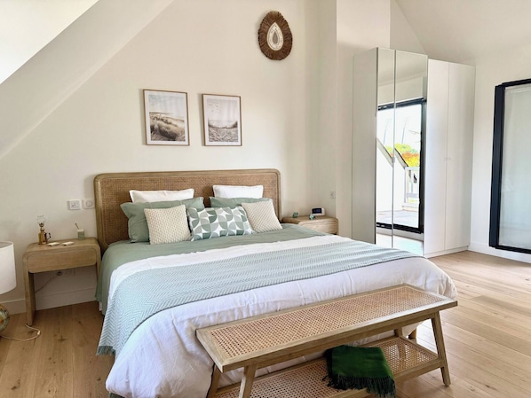 4 bedrooms, iron/ironing board, travel cot, free WiFi