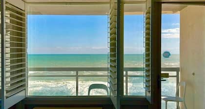 Georgian Inn Beach Club