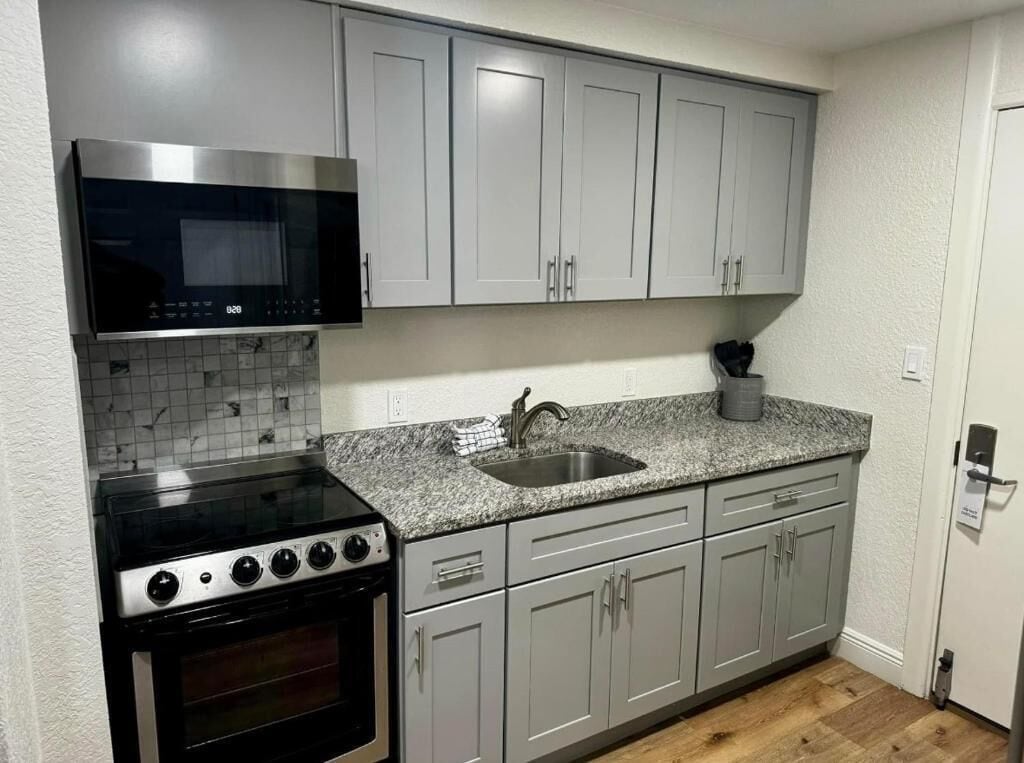 Microwave, oven, stovetop, cookware/dishes/utensils