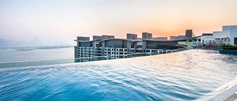 Outdoor pool, pool loungers