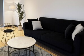 Living area - London High Road Apartment (London)