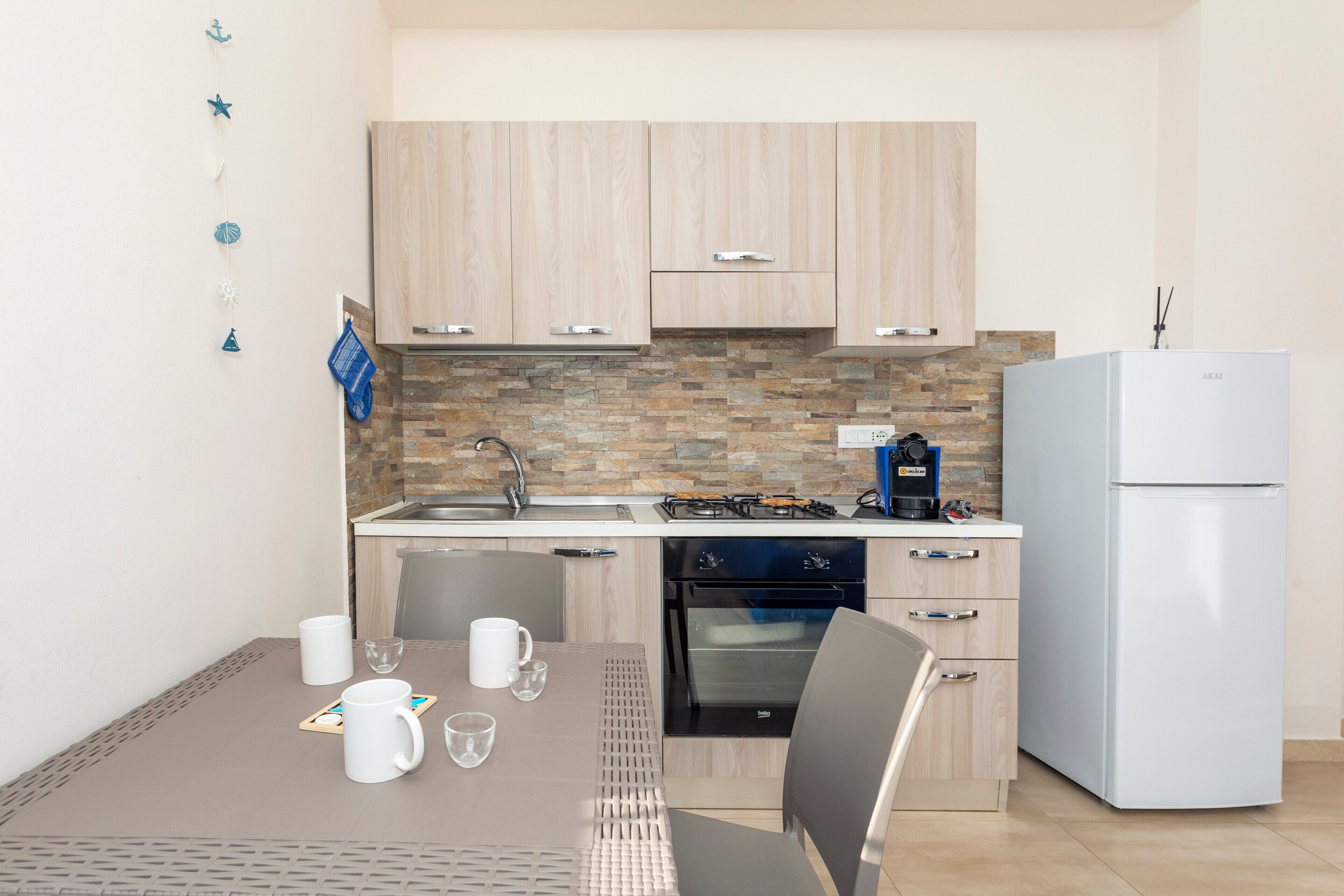 Fridge, oven, stovetop, coffee/tea maker