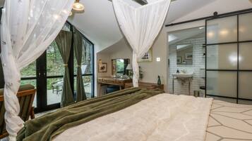 4 bedrooms, individually decorated, individually furnished, free WiFi