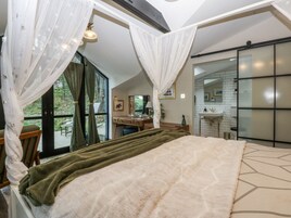 4 habitaciones, decoración personalizada y muebles diferentes 