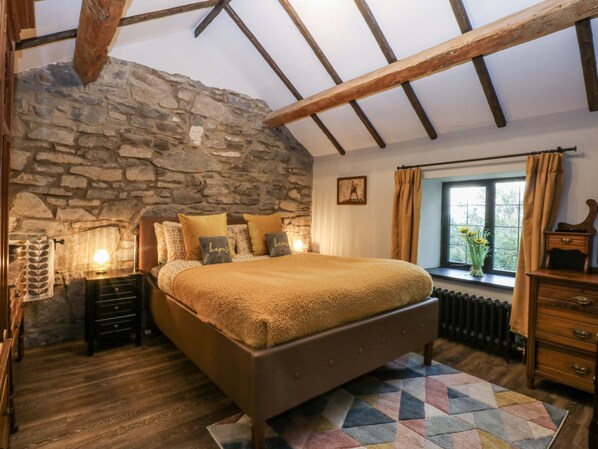 4 عدّة غرف نوم وبديكورات فريدة لكل غرفة وطراز فريد لكل وحدة