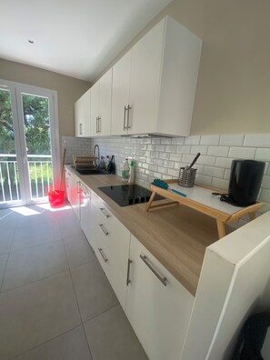 ميكروويف، فرن، موقد طهي مسطح، غسالة أطباق