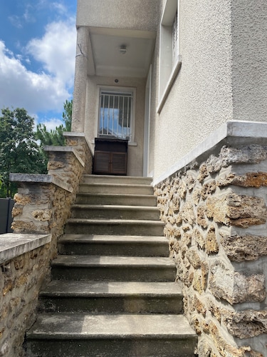 Luxurious, spacious house near Paris center with 720 m2 garden.