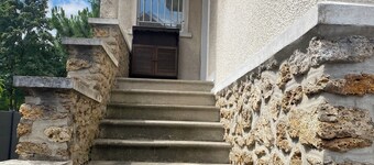 Luxurious, spacious house near Paris center with 720 m2 garden.