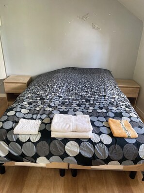 2 chambres, fer et planche Ă repasser, accĂšs Internet, draps fournis