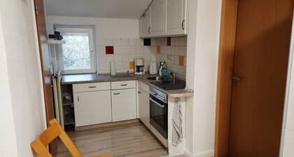 Kleine Ferienwohnung mit Balkon
im Dachgeschoss eines ehemaligen Bauerhofes.