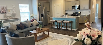 Charming 4-bedroom house with AC in San Marcos