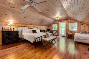 4 bedrooms, desk, iron/ironing board, travel crib