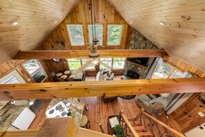 Una Smart TV, una chimenea