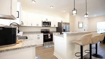 Fridge, microwave, stovetop, dishwasher