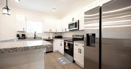 5 Min to Downtown - 12 to Elon - Deck - Wi-Fi