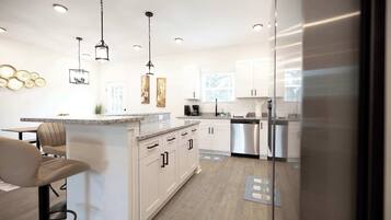 Fridge, microwave, stovetop, dishwasher